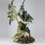 Statue Grande Fée Verte et son Dragon - 23cm Belles couleurs verte pour cette figurine.